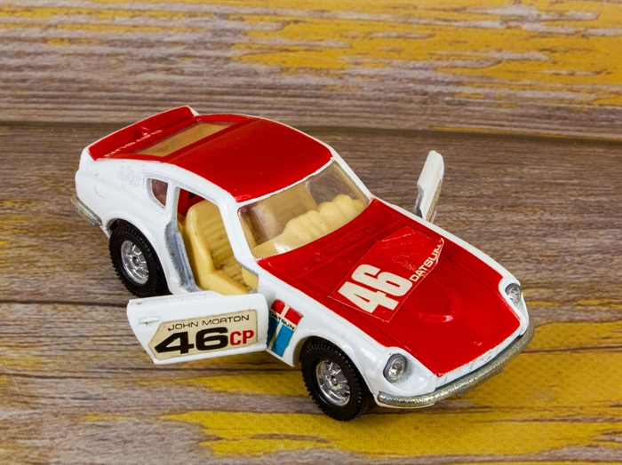 Модель автомобиля Nissan Datsun 240 Z Corgi Toys белый/красный 1:43 - фото 39670