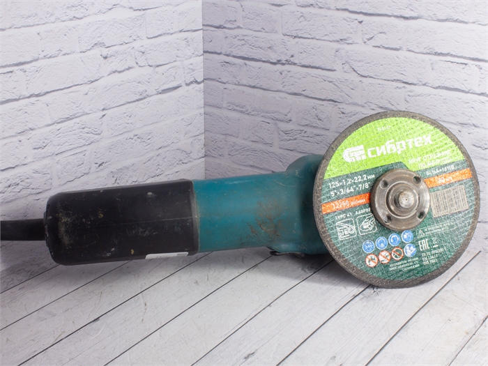 Угловая шлифовальная машина Makita 9558HNR 125 мм, 840 Вт, 11000 об/мин (Б/У) 31516 - фото 73293