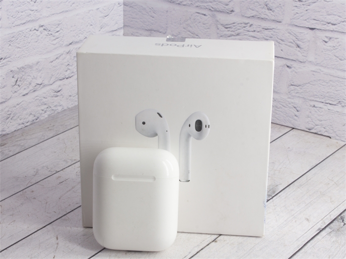 Зарядный футляр (кейс) Apple AirPods 2, один левый наушник, белый (Б/У) 18273 - фото 74044