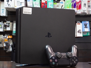 Игровая приставка Sony PlayStation 4 Slim 1000 ГБ HDD, без игр, без дополнительных аксессуаров, черный (Б/У)