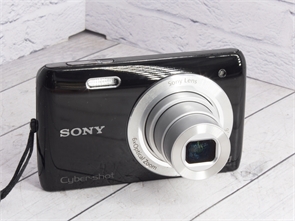 {{productViewItem.photos[photoViewList.activeNavIndex].Alt || productViewItem.photos[photoViewList.activeNavIndex].Description || 'Цифровой компактный фотоаппарат Sony Cyber-shot DSC-W670 (Б/У)'}}
