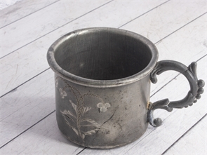 {{productViewItem.photos[photoViewList.activeNavIndex].Alt || productViewItem.photos[photoViewList.activeNavIndex].Description || 'Кружка Wm. Rogers Mfg. Co., США, 1880–1920 гг. (Б\У)'}}