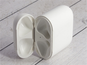 {{productViewItem.photos[photoViewList.activeNavIndex].Alt || productViewItem.photos[photoViewList.activeNavIndex].Description || 'Зарядный футляр (кейс) Apple AirPods 2, без наушников (Б/У)'}}