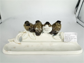 {{productViewItem.photos[photoViewList.activeNavIndex].Alt || productViewItem.photos[photoViewList.activeNavIndex].Description || 'Фарфоровая винтажная статуэтка-карандашница «Воробьи», Автор Гуревич, Конаково, СССР (Б/У)'}}